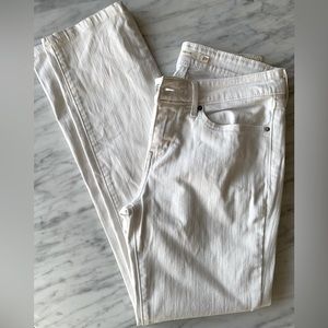 Levi’s white 712 slim cut jeans